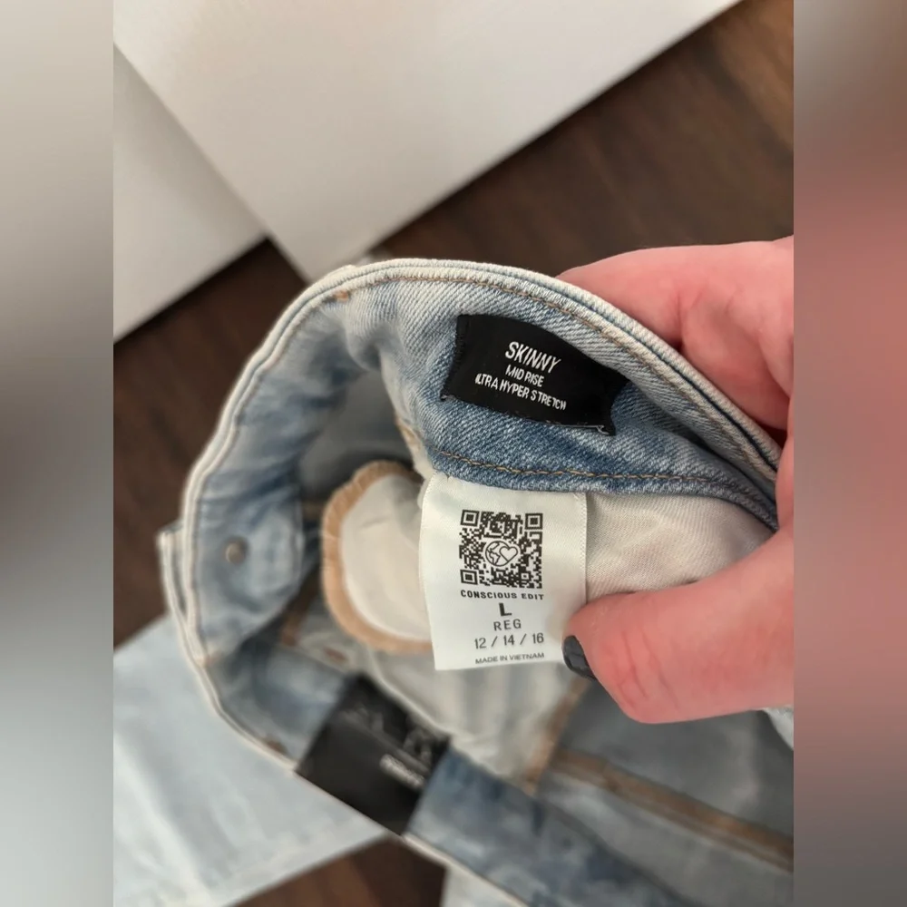 Express Skinny Mid Rise Flexx Jeans - Picture 3 of 5